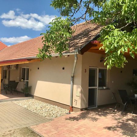 Lena Vendeghaz Hotel Balatonberény Buitenkant foto