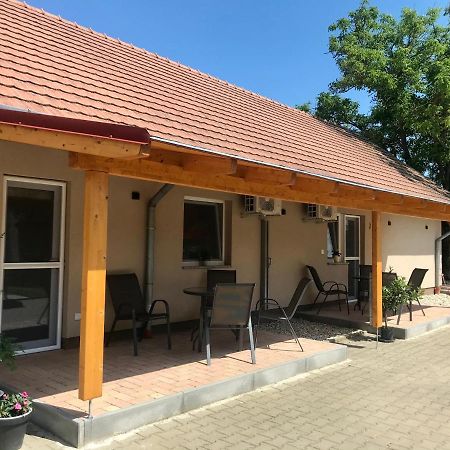 Lena Vendeghaz Hotel Balatonberény Buitenkant foto