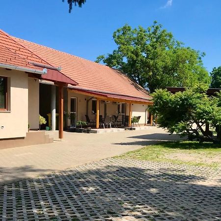 Lena Vendeghaz Hotel Balatonberény Buitenkant foto