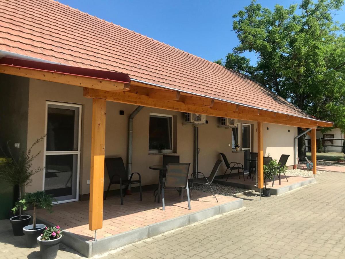 Lena Vendeghaz Hotel Balatonberény Buitenkant foto