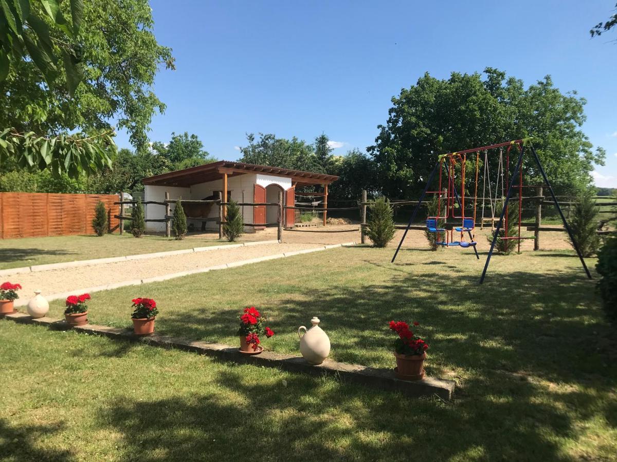 Lena Vendeghaz Hotel Balatonberény Buitenkant foto
