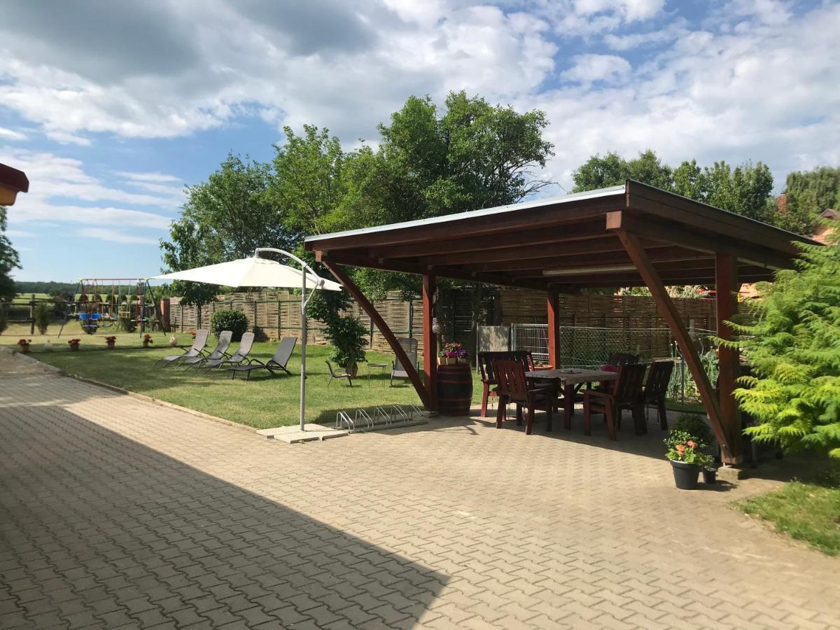 Lena Vendeghaz Hotel Balatonberény Buitenkant foto