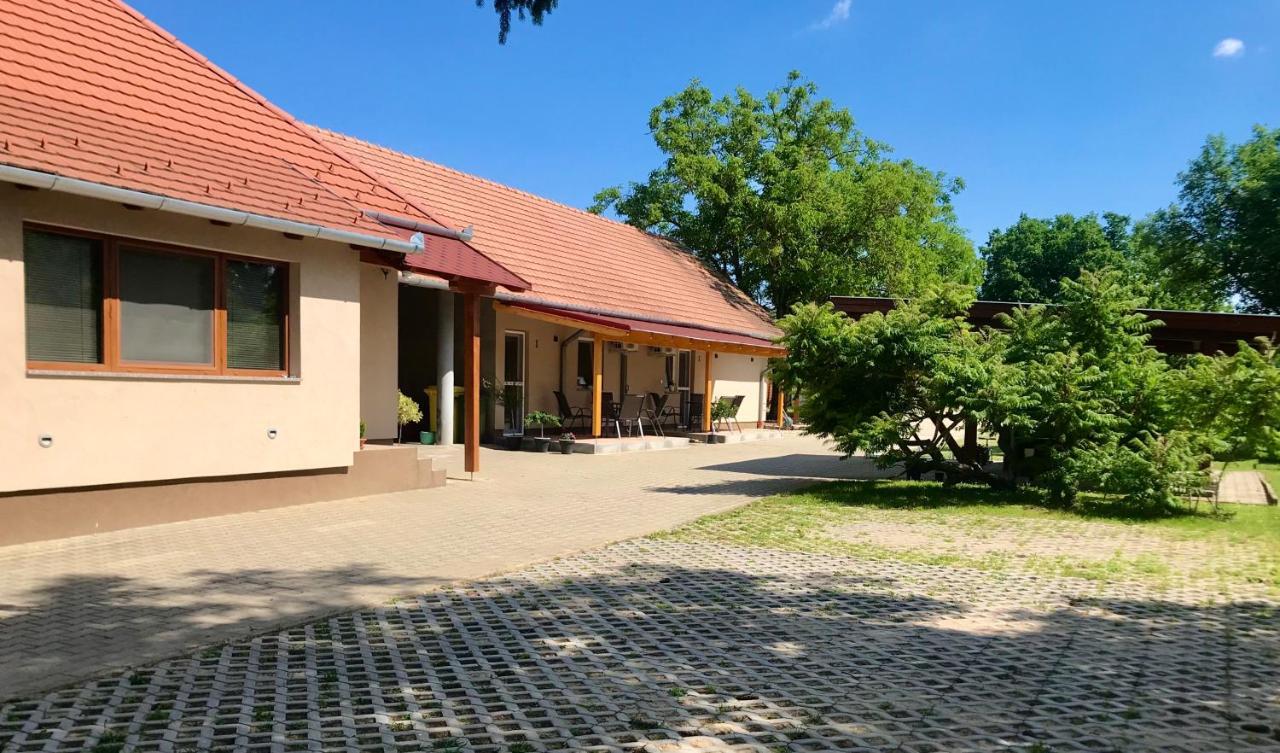 Lena Vendeghaz Hotel Balatonberény Buitenkant foto