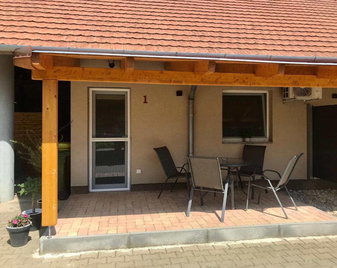 Lena Vendeghaz Hotel Balatonberény Buitenkant foto